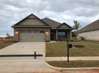 121 Caspian Ln, Meridianville, AL 35759