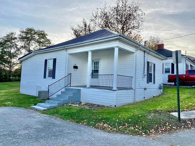 320 Thompson Dr — Photo 3