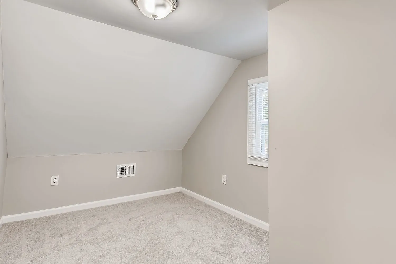 322 Superior St - 1 — Photo 4