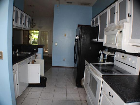 5th image of 531 Coventry Ct