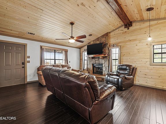 3rd image of 831 Lloyd Huskey Rd