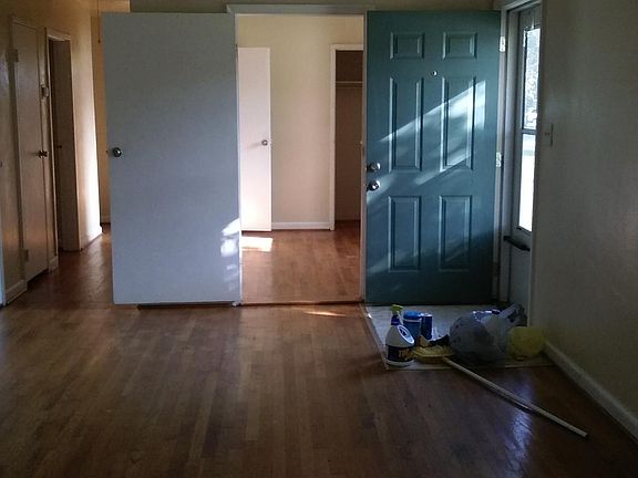 3rd image of 106 Winchester Dr