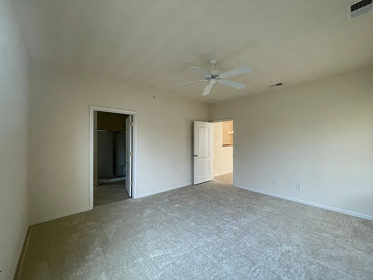 2820 Majestic Oak Ct — Photo 10