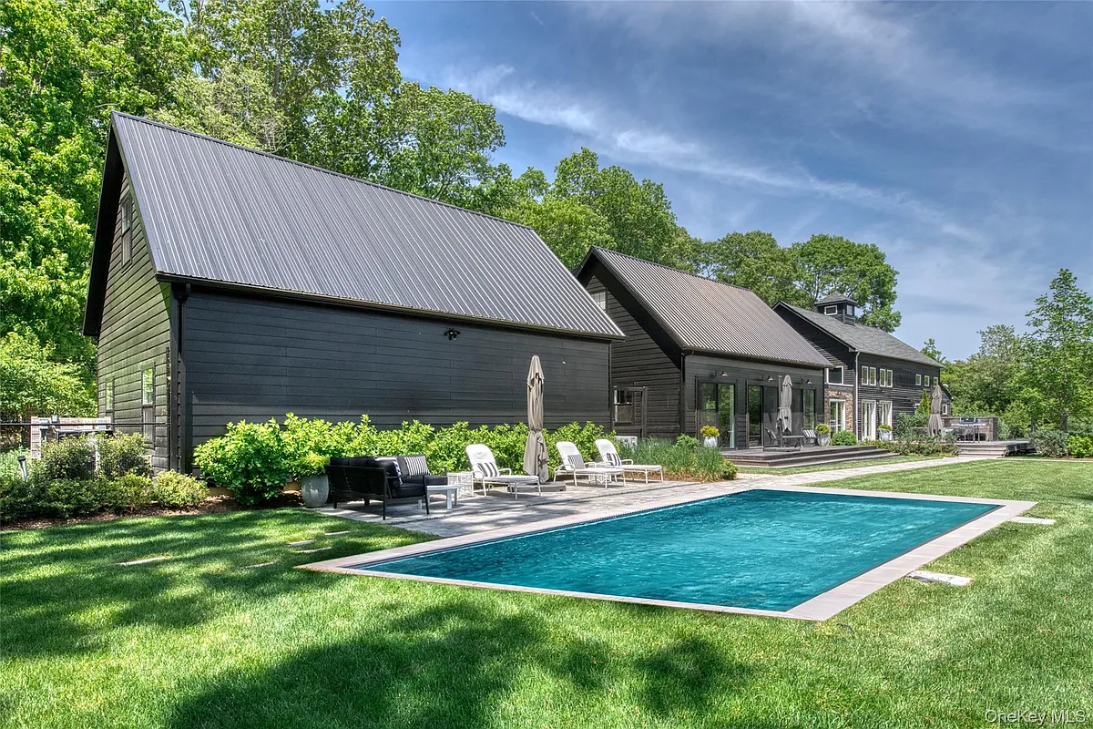 Building Photo - 745 Golfview Ct