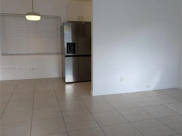 1585 NE 125th St APT 8, North Miami, FL 33161