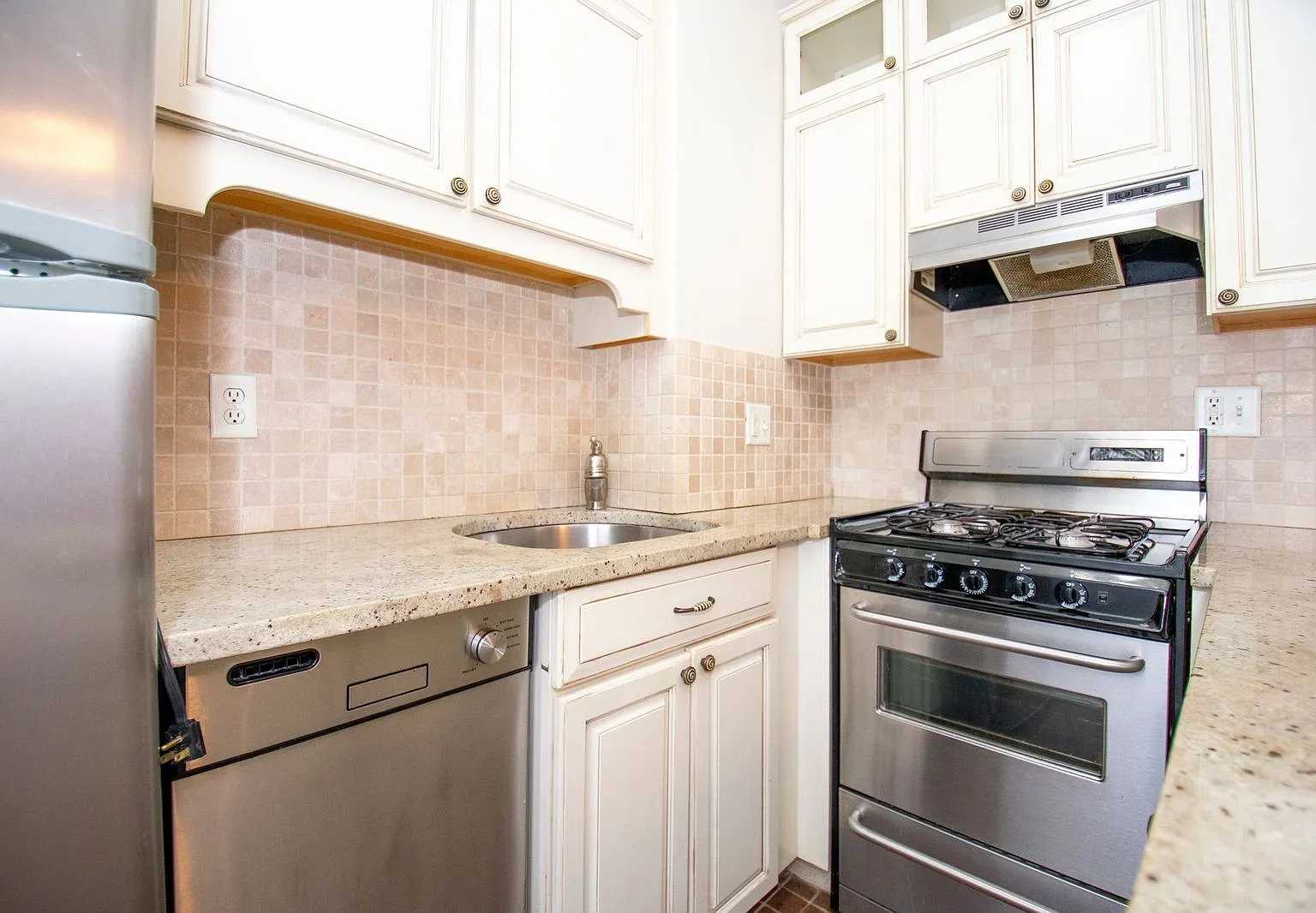 1 bed, 472 sqft, $2,850 — Photo 4