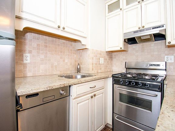 4th image of 189 Beacon St APT 1