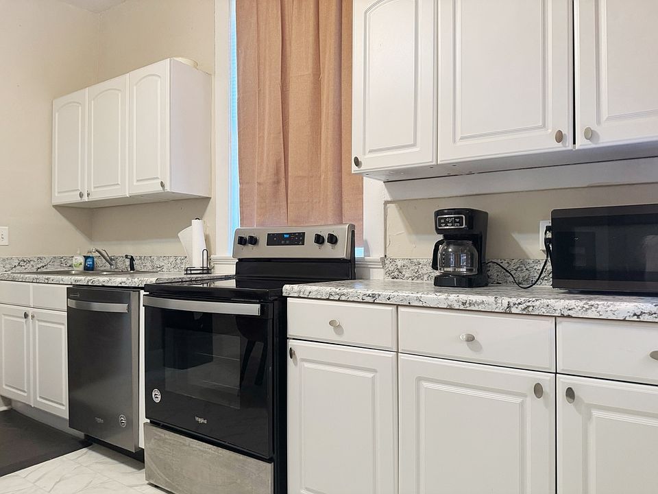 1st image of 322 SE 1st St #4aed3ad2a