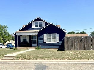 608 9th St, Olton, TX 79064