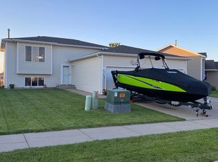 3702 Lewis Rd NW, Mandan, ND 58554