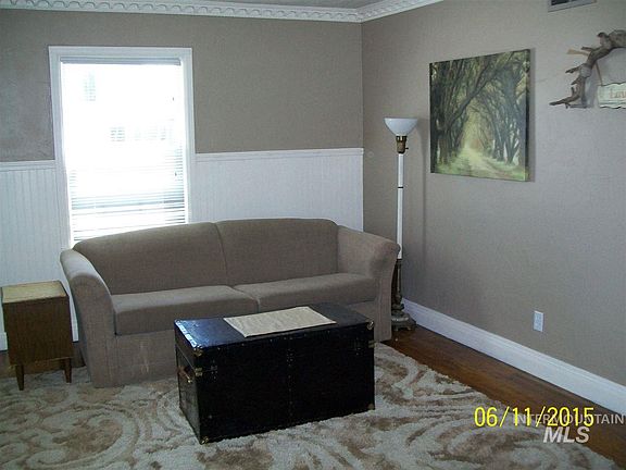 3rd image of 209 E Willow Ave