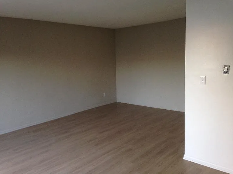 Fairmont Apartments — Photo 7