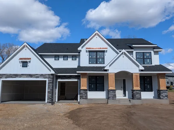 1867 Royal Blvd N, Lake Elmo, MN 55042