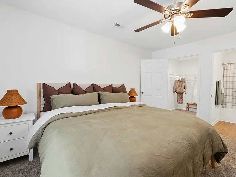Britt Lake Apartments — Photo 32