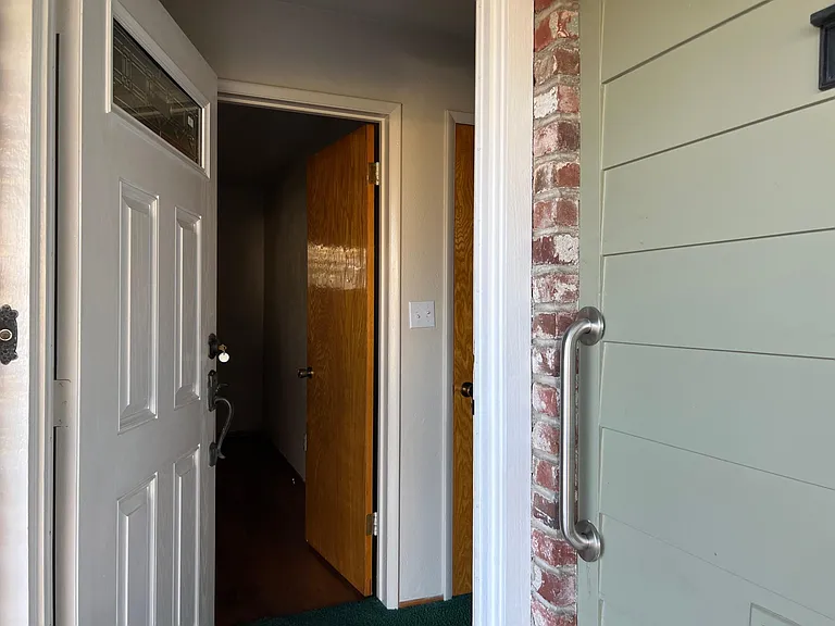 811 W Tokay St — Photo 5