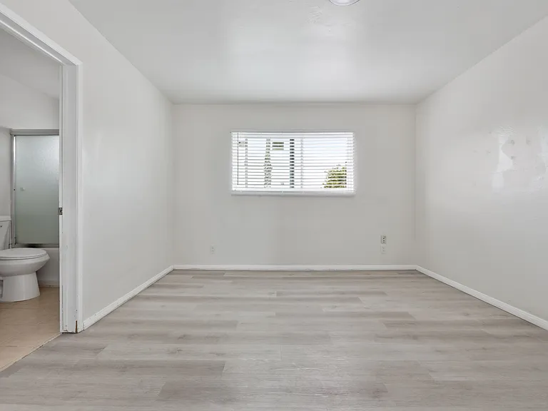 3877 Menlo Ave #7 — Photo 12
