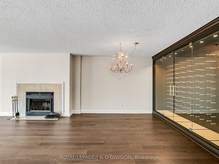 25 George St S #405 — Photo 21