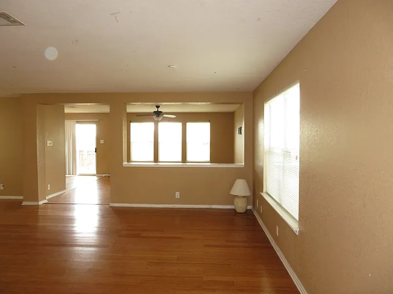 5563 Spring Walk — Photo 3