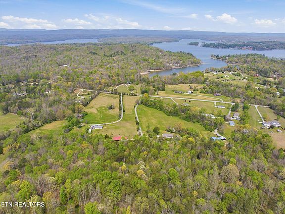 3rd image of 2777 River Rd