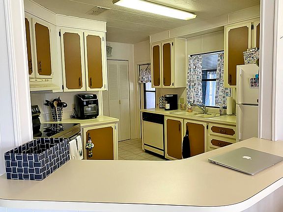 4th image of 770 Phoenix Ln #289