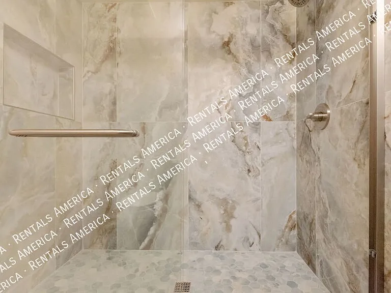 5675 N Camino Esplendora #1105 — Photo 11