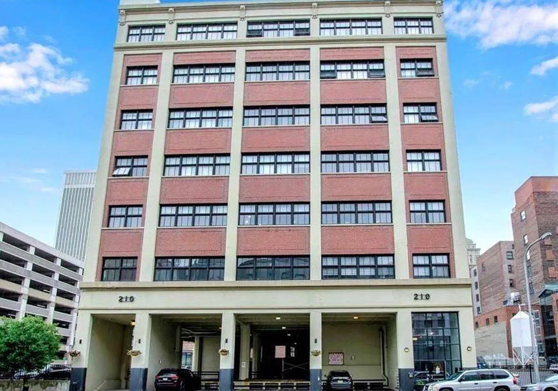 1 bed, 1040 sqft, $1,900 — Photo 1