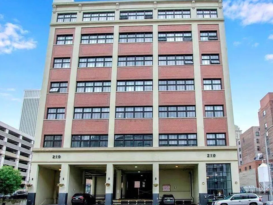 210 Ellicott St #202