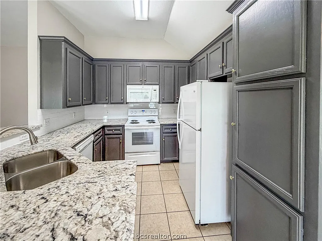 4 bed, 1619 sqft, $1,800 — Photo 2