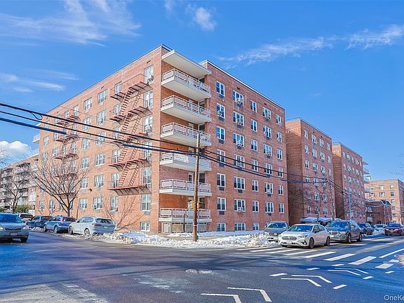 3rd image of 3420 Parsons Boulevard #3G