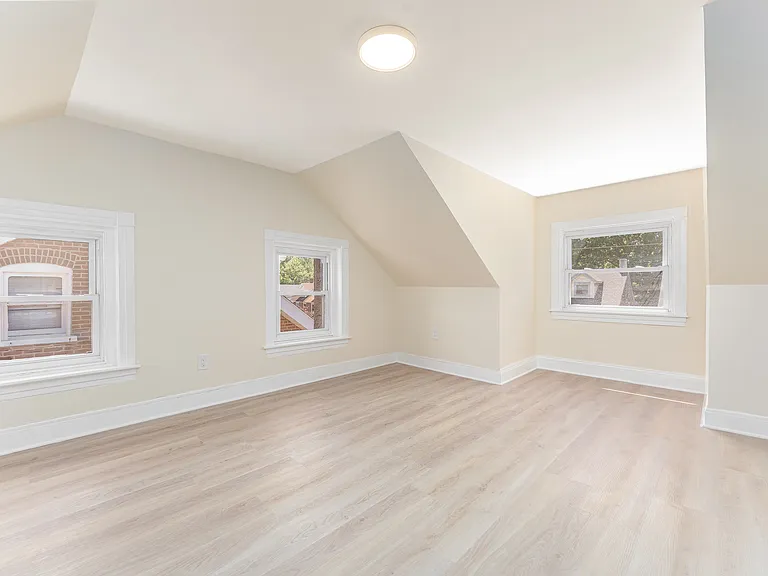 129 Walnut St — Photo 15