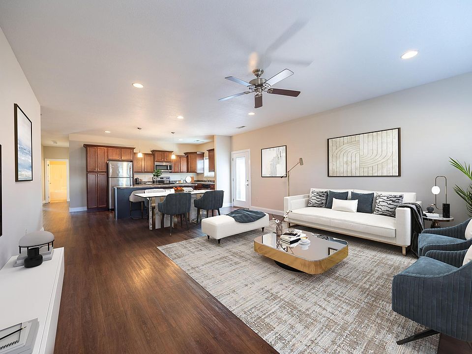 Living Area (Virtually Staged)