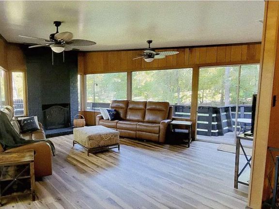 5th image of 862 Lakeshore Dr