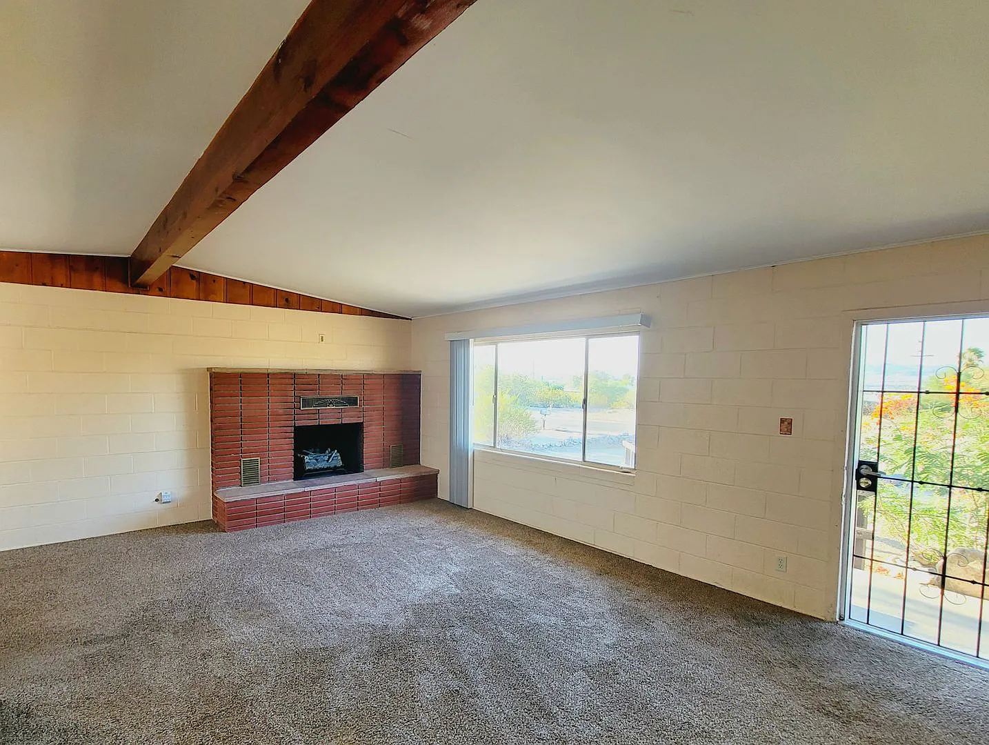 Eclectic 2 Bedroom 1 Bathroom Home — Photo 4
