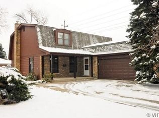 1909 N Birchwood Ln, Arlington Heights, IL 60004