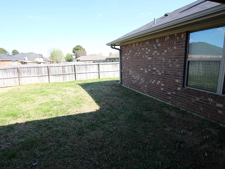19391 King Ranch Dr — Photo 30