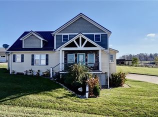 559 Pleasant Valley Rd NW, Sugarcreek, OH 44681