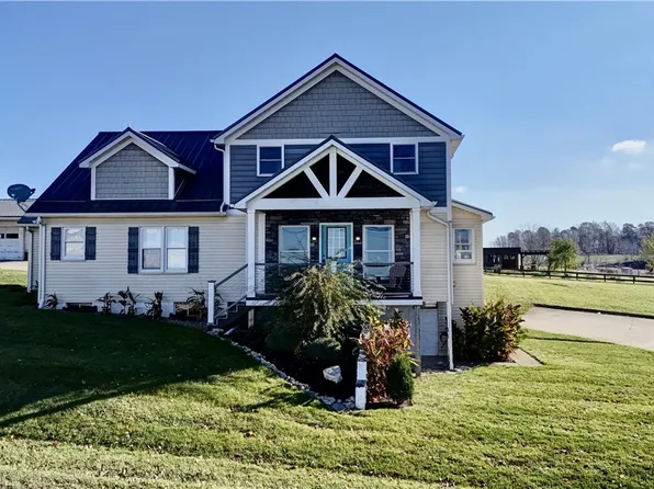 559 Pleasant Valley Rd NW, Sugarcreek, OH 44681
