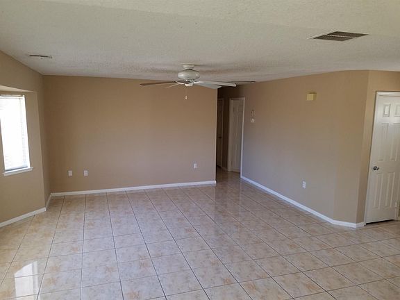 3rd image of 7607 Oxford Ave