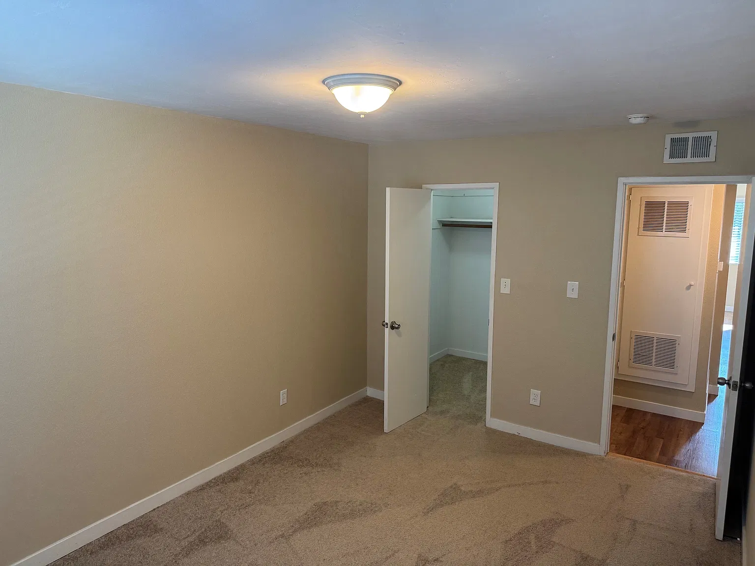 2 bed, 550 sqft, $2,695 — Photo 4