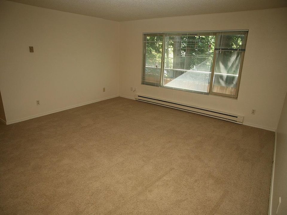 1st image of 12550 Greenwood Ave N #102