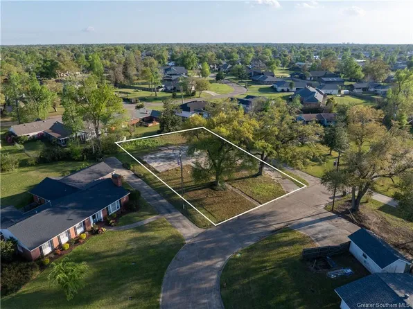 605 Lockwood Ct, Lake Charles, LA 70605