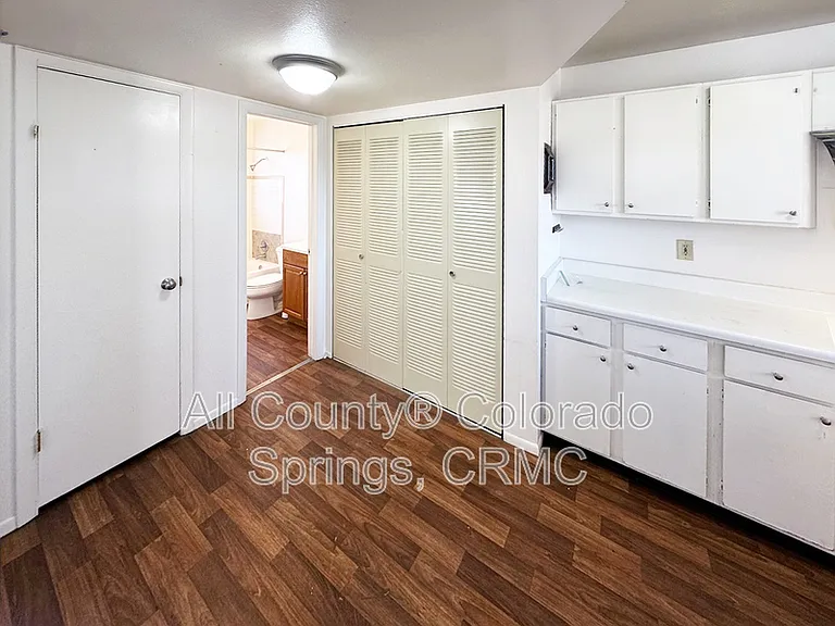 1105 Cree Dr #4 — Photo 8