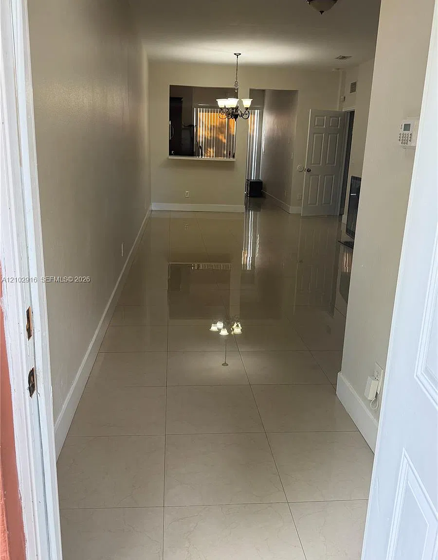 Mowry Villas — Photo 4