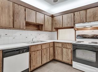 2 Briarwood Cir APT 102, Hollywood, FL 33024