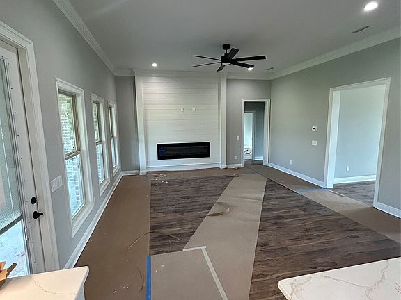 3rd image of 411 Bella Dr