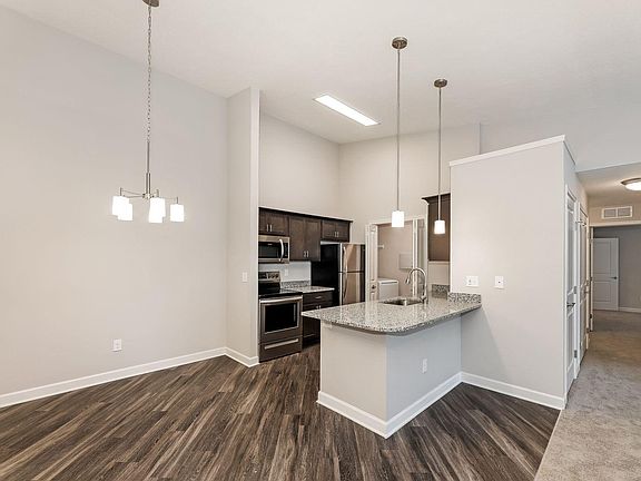 3rd image of 212 Cider Mill Ln