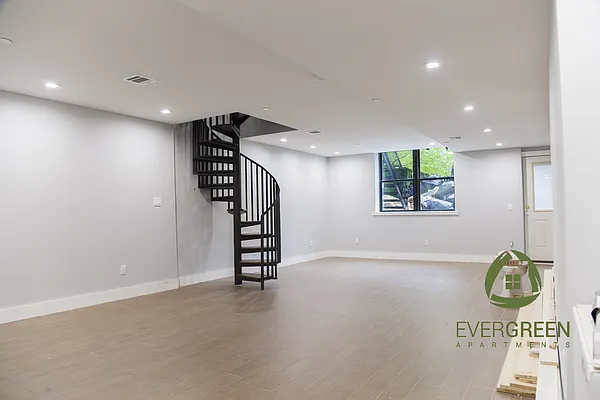 Rented by Evergreen Apartments BK | media 14