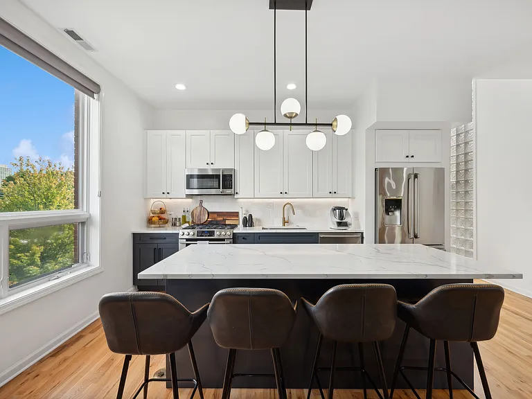 885 N Hermitage Ave #C — Photo 9