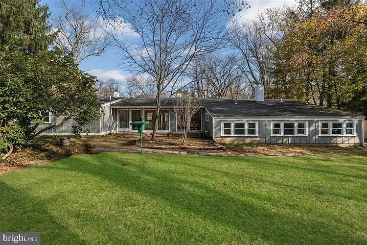 77 Longview Dr photo 1