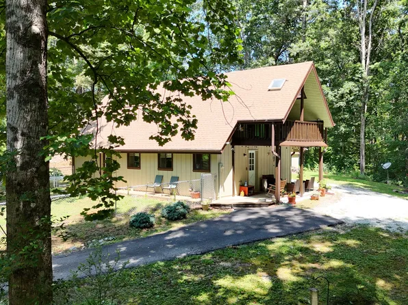 511 Rainey Mountain Rd, Clayton, GA 30525